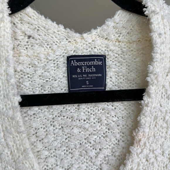 Abercrombie & Fitch Cream Boucle V-Neck Sweater Size Small - Picture 4 of 5
